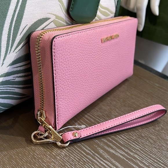 MICHAEL KORS JST
Leather Continental Wristlet Phone Case Wallet
Carnation
NWT - Picture 3 of 16